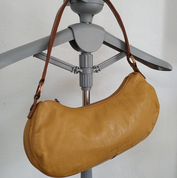 Vinces Bench Handbags - Vinces Bench baggute bag